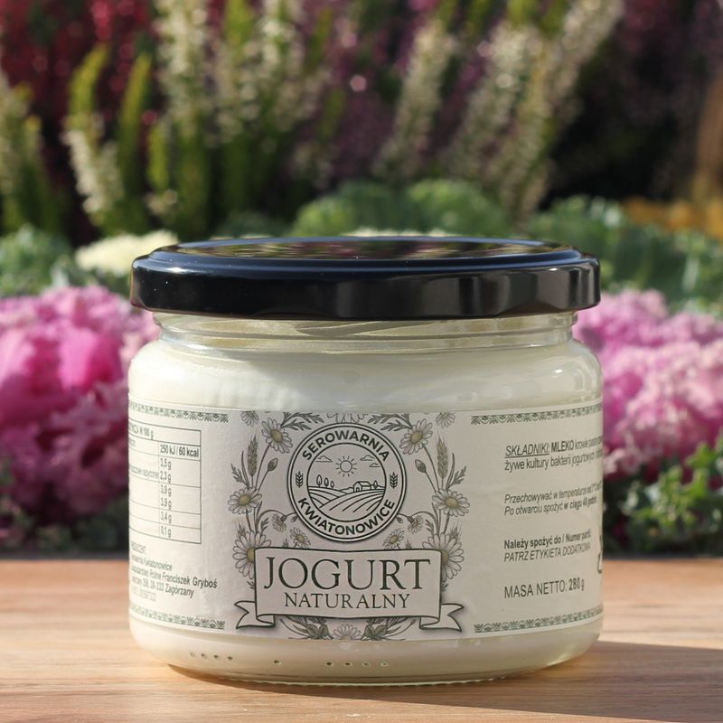 Jogurt naturalny w szklanym słoiku